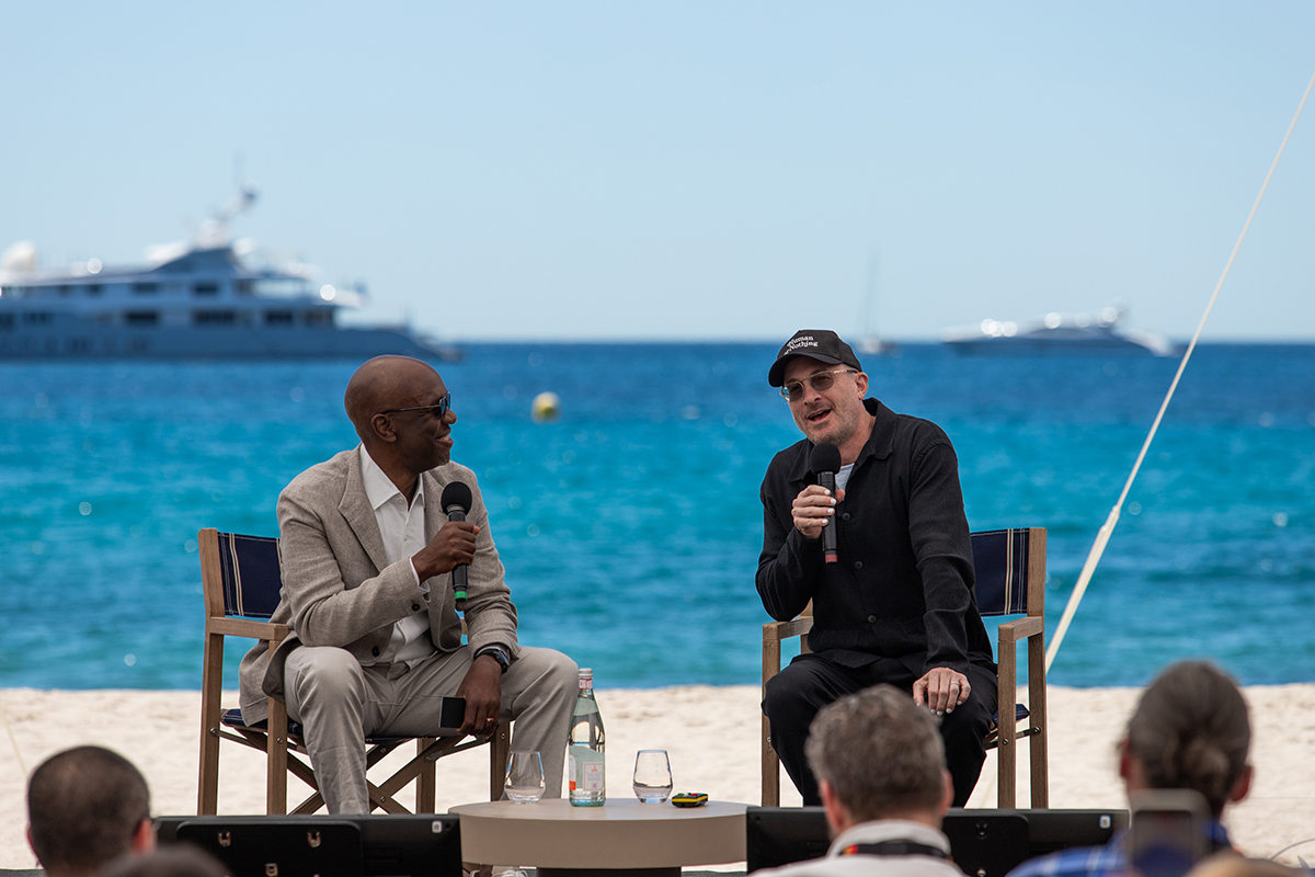 左からジェームズ・マニカ氏、ダーレン・アロノフスキー監督